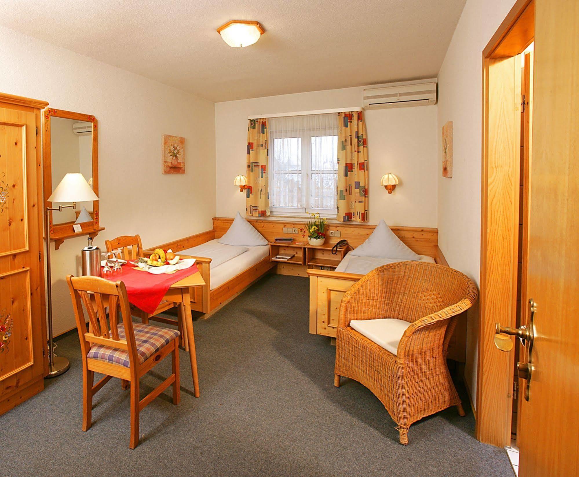 Hotel Beim Schupi Karlsruhe Ngoại thất bức ảnh