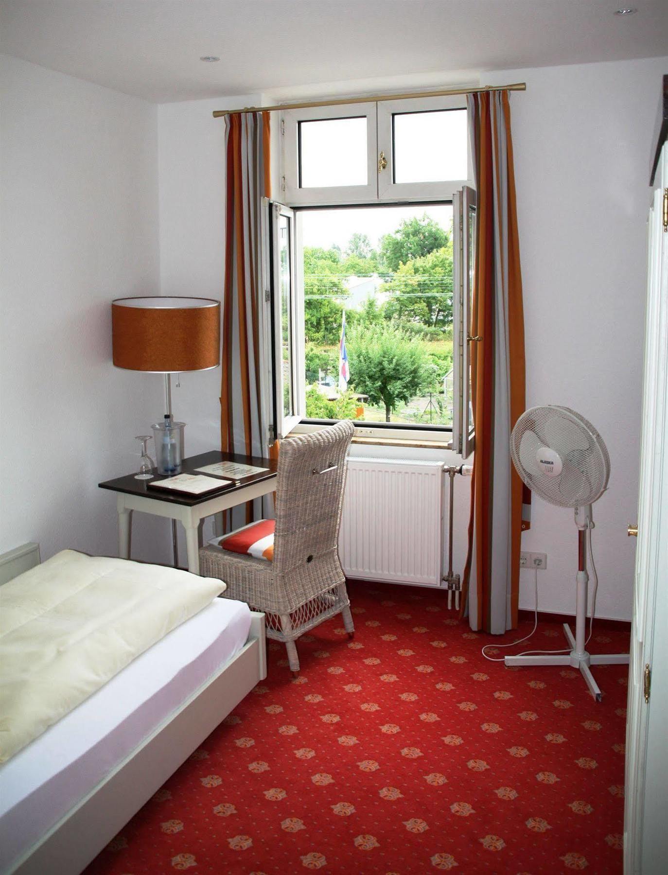 Hotel Beim Schupi Karlsruhe Ngoại thất bức ảnh